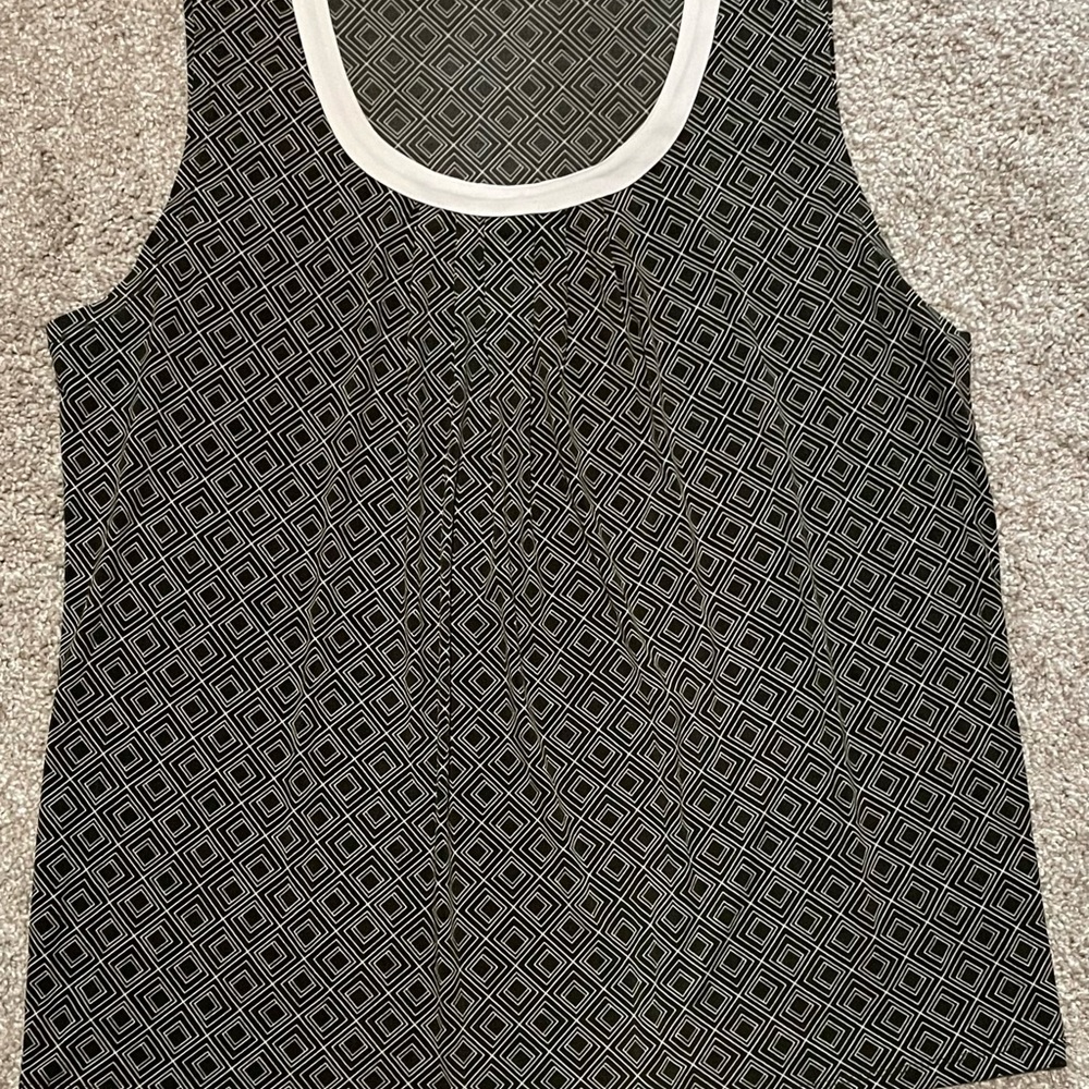 Jones New York Black and White Diamond Pattern Blouse